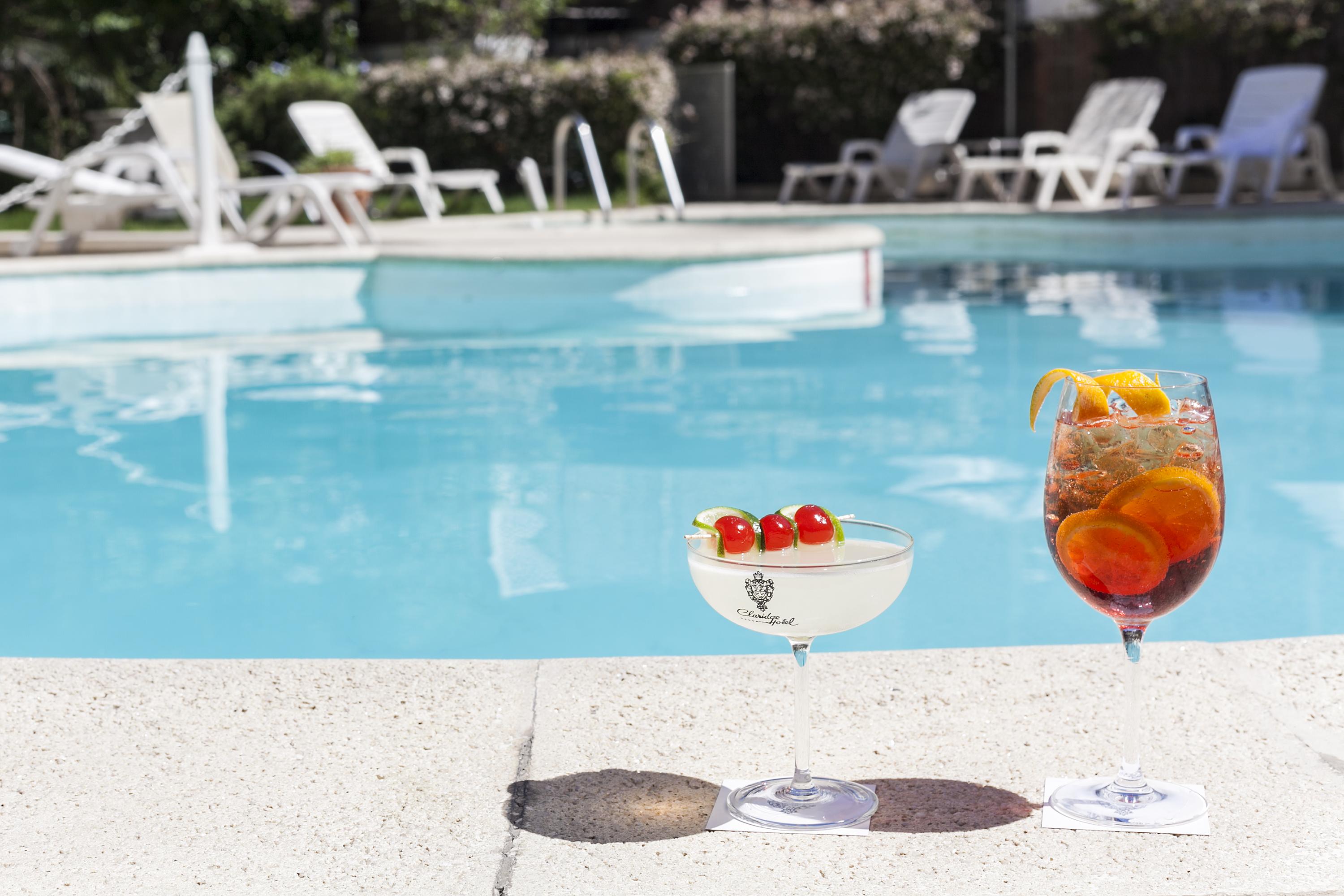 Claridge Hotel Buenos Aires Zewnętrze zdjęcie A poolside cocktail